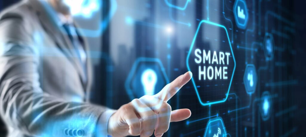Visualisierung - Smart Home als Schriftzug digital, eine Hand klickt auf den Schriftzug