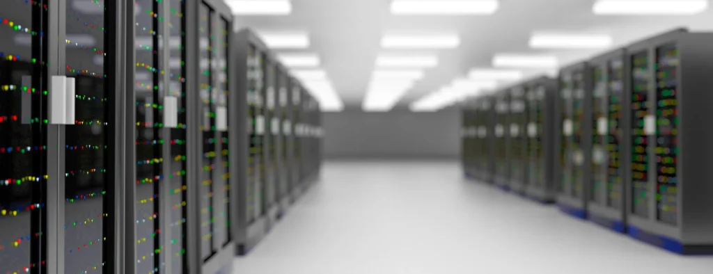 Blick in einen großen Serverraum